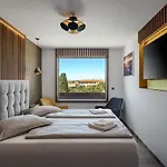 Hotel Porec فندق