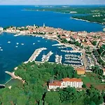 فندق Hotel Porec بوريتش