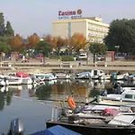 Hotel Porec فندق بوريتش