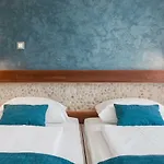 Hotel Porec فندق 3*