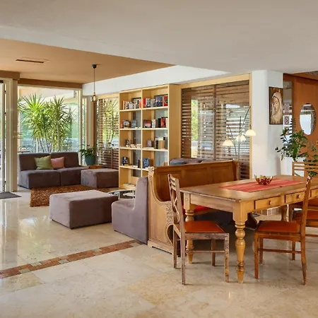 Hotel Porec 3* פורץ