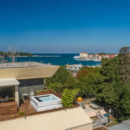 Hotel Porec מלון