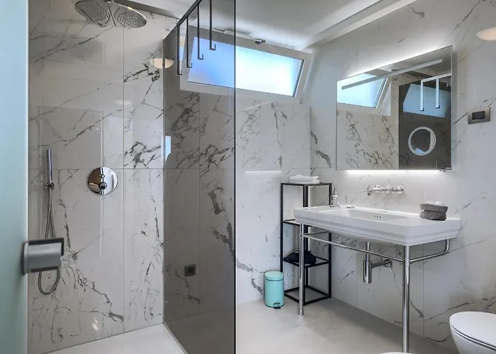 Hotel Porec מלון 3*