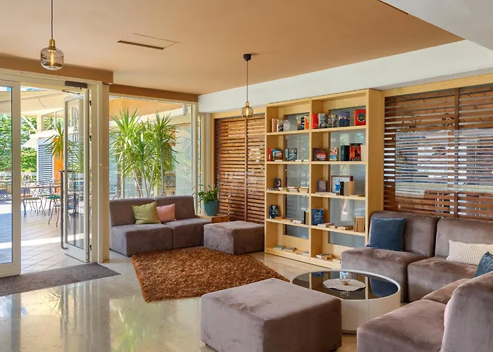 מלון Hotel Porec 3*