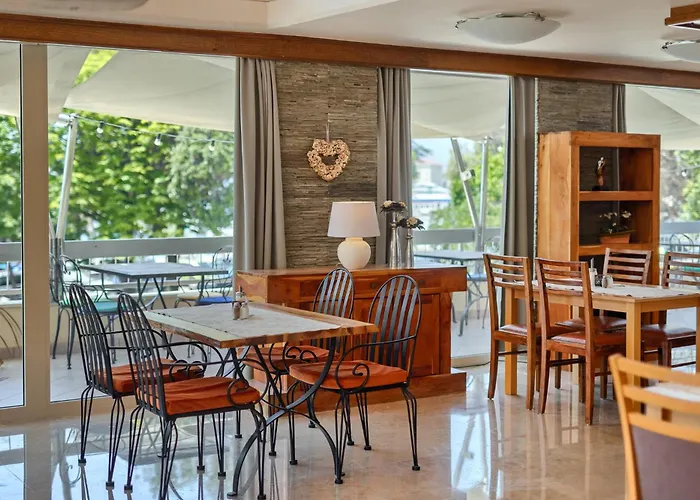 מלון Hotel Porec 3*