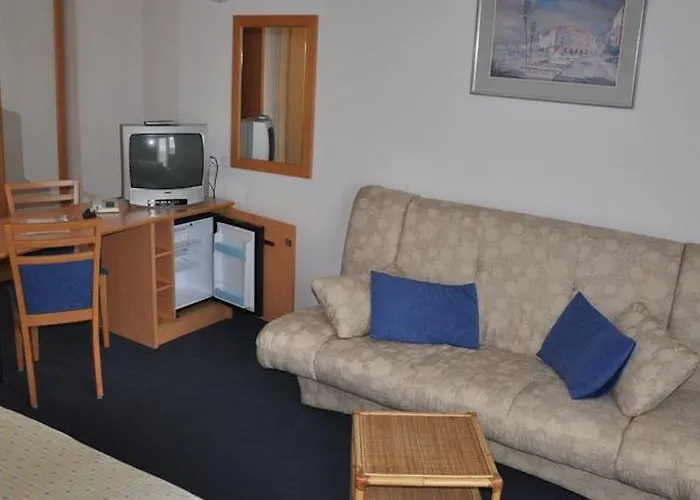 מלון Hotel Porec 3*