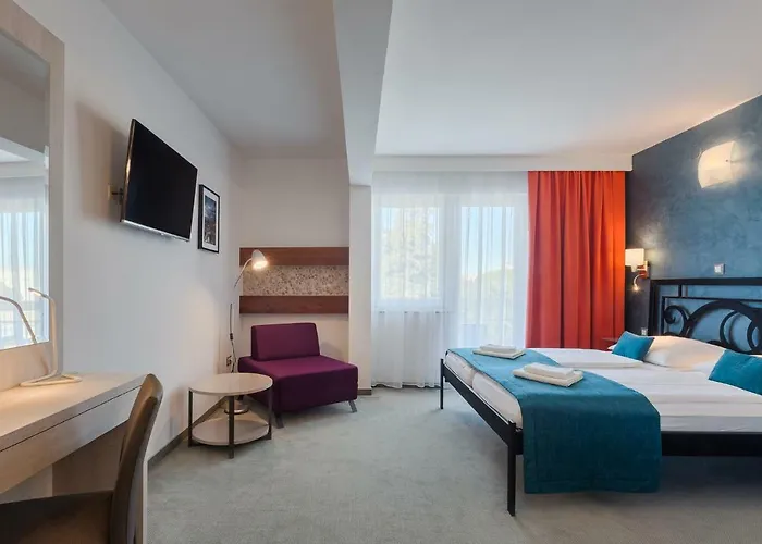 Hotel Porec 3* פורץ