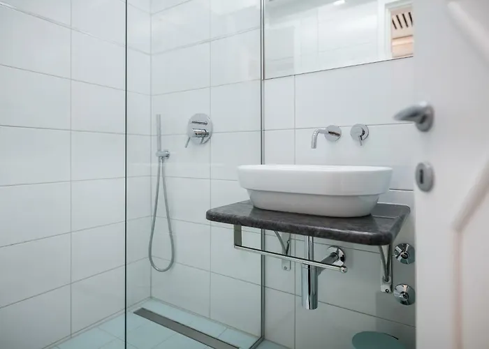 מלון Hotel Porec 3*