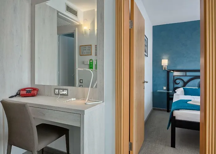 Hotel Porec מלון