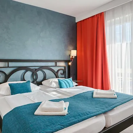 Hotel Porec Hotell 3*